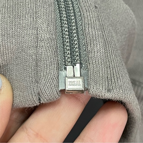 ARMANI EXCHANGE XS grey zip up sweater with hood and eagle logo - Picture 8 of 11